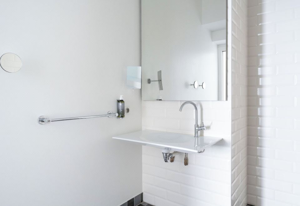 行動無障礙房-免費軟飲小冰箱、禮盒、數字報刊、健身房、桑拿房