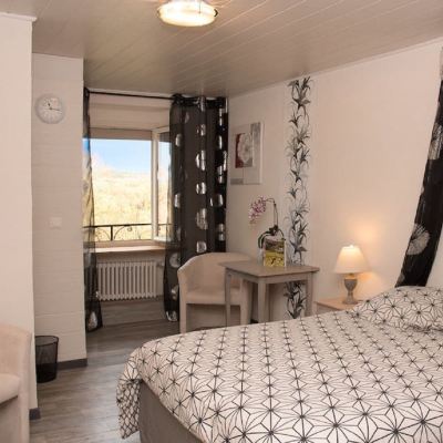 Classic Double Room Hôtel Les Remparts Promo Code