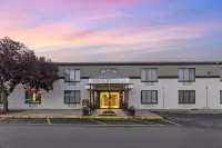 Seaport Inn & Suites