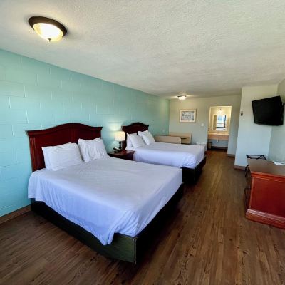 Standard Room, 2 Queen Beds, Microwave (2Qq Microwave) (Dog Friendly) Buccaneer Inn Promo Code