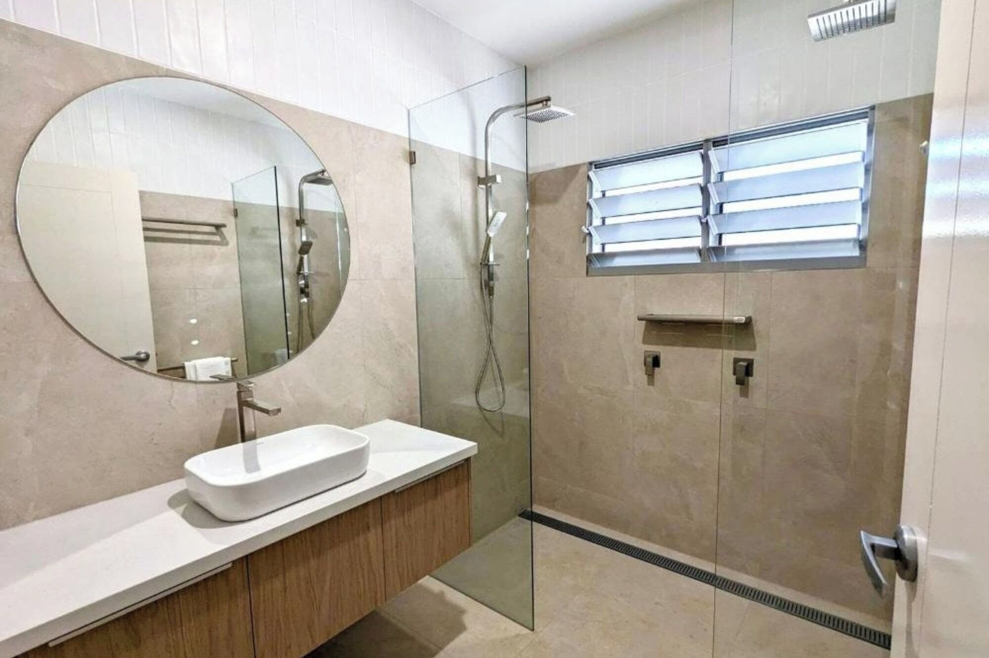 豪华两卧室池畔小屋-S6