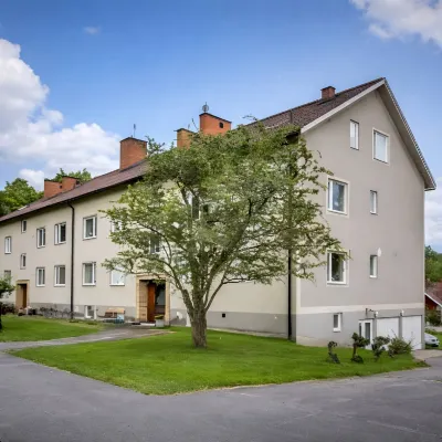 Charming 2-Bedroom Apartment in Rejmyre with Garden View Hôtels à : 