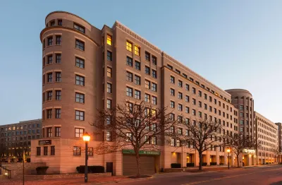 Embassy Suites by Hilton Alexandria Old Town Các khách sạn ở 