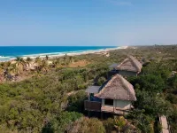 Travessia Beach Lodge Отели в г. 