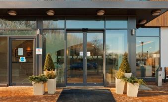 Holiday Inn Express Cambridge Duxford M11 Jct 10, an IHG Hotel - Housity
