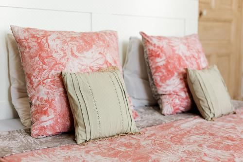 两间连通双人间