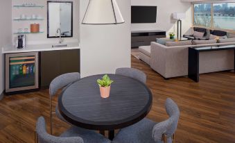 Hyatt Regency Boston/Cambridge - Housity