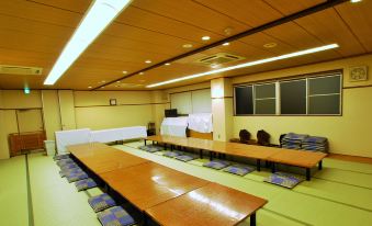 Hiroshima Peace Hotel - Hostel