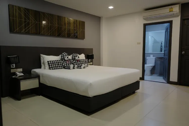 ห้องดีลักซ์ เตียงใหญ่ 1 เตียง