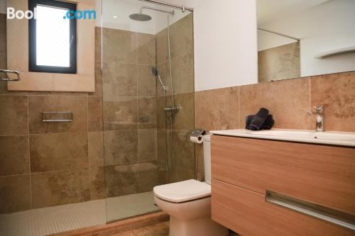 带阳台和海景的豪华双人房