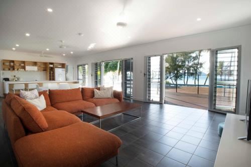 Bella's Beach House - Family Home - South Mission Beach Three-Bedroom House