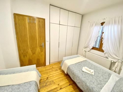 带露台的两卧室套房