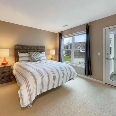 Bay Harbor Condo in Gated Community. Lake Michigan Views, Golfing & Shopping! Отели в г. Петоски