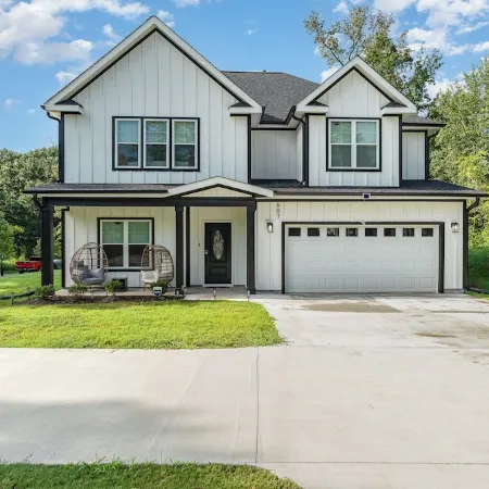 Luxurious 5-bedroom house with swim-spa, fitness&weight room, game room, & more!