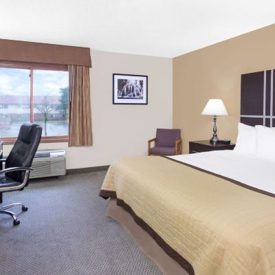 King Room - Non-Smoking Baymont by Wyndham Green Bay Promo Code
