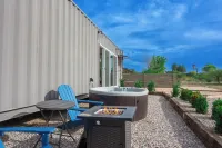 Luxury Stargazing Container Near Sedona • Hot Tub & Desert Views