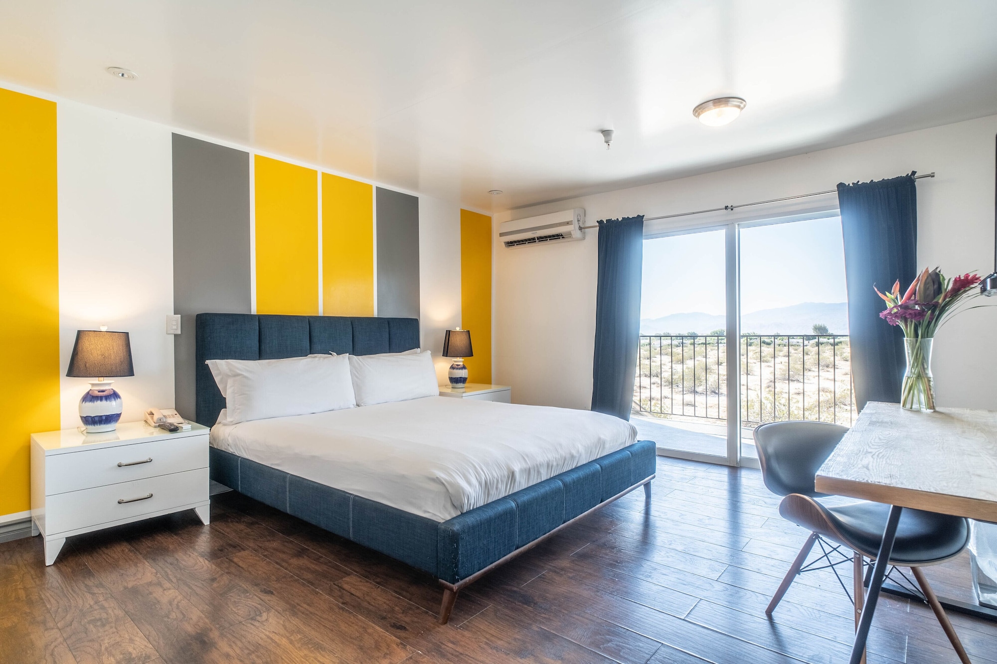 套房， 1 张特大床， 简易厨房， 山景