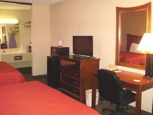 Trade Winds Central Inn