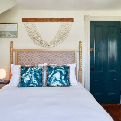 Meeting House Petite Queen W/Shared Bath Faraway Nantucket Promo Code