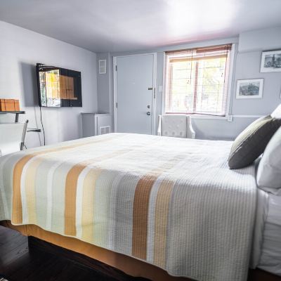 Room, Annex Building (24) McGee's Inn Promo Code