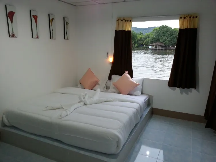 Superior Double Room With River View (Chai Naam)