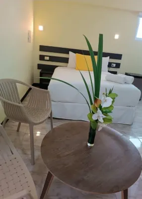 Tucacas Beach Hotel Отели в г. 