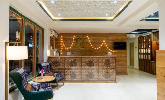 Khamsum Inn - Housity