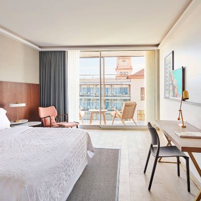 Deluxe Contemporary 1 King Guest room with Partial sea view and Balcony Le Meridien Ra Beach Hotel and Spa Promo Code