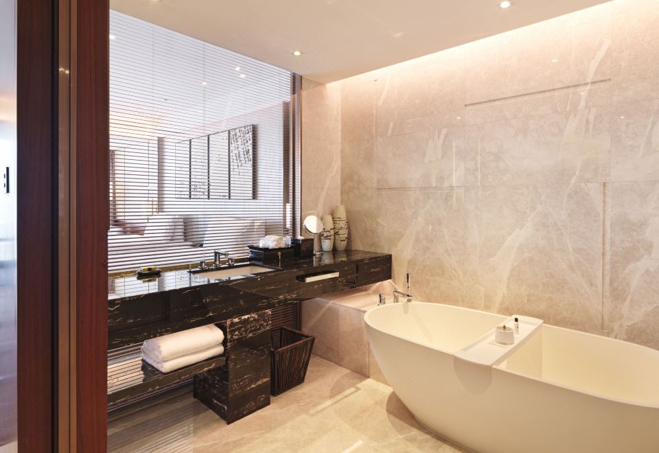 InterContinental Guangzhou Exhibition CenterDeluxe City-view Twin Room