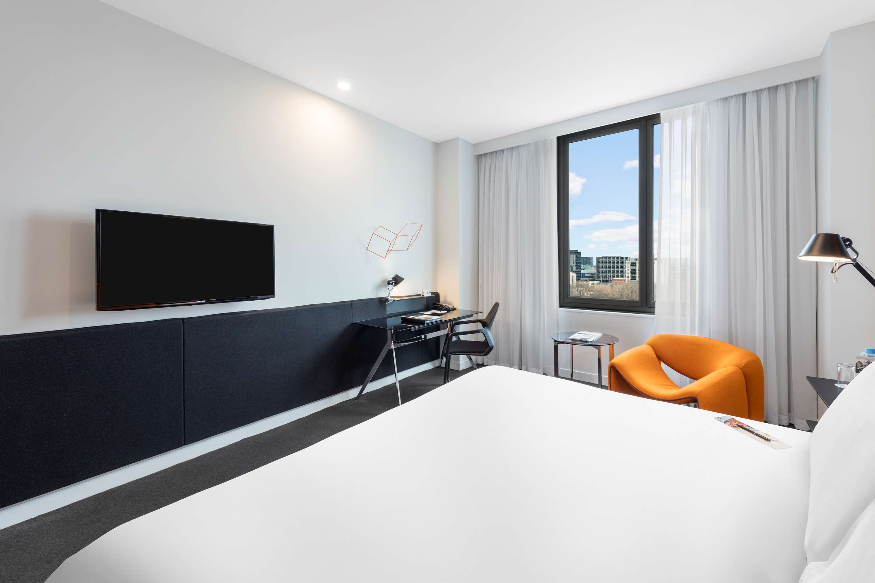 园景豪华特大床房