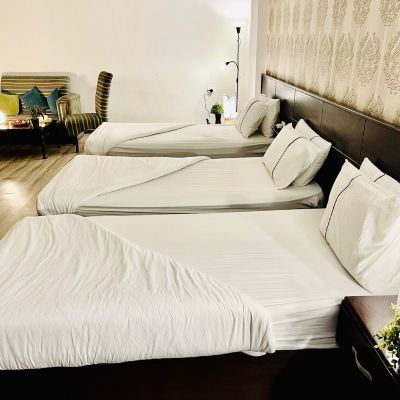 Deluxe Room with Three Single Beds