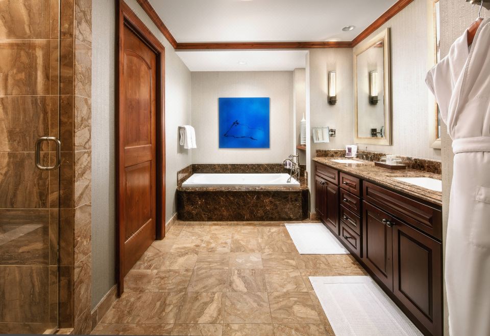 两卧室公寓，阳台，壁炉，按摩浴缸