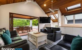 A Perfect Stay - Clarkes Beach Villa