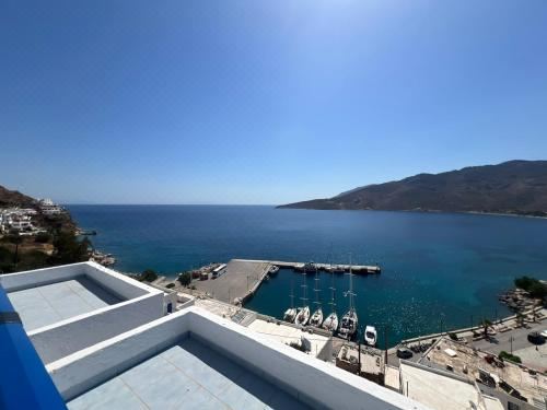 带阳台的双床房