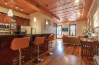 Contemporary apartment on the square!