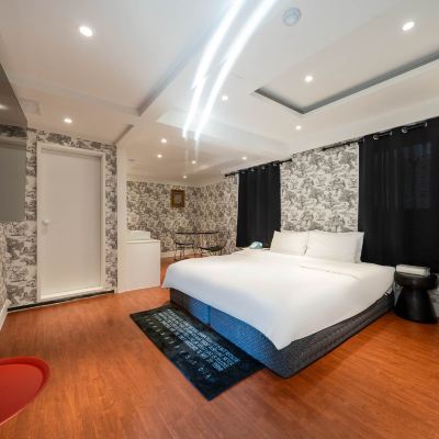 Deluxe Styler 75-Inch Tv (Non-Smoking Room, Renewed Room, Styler) (Large King Bed)) Yeongdeungpo Hotel LE O 쿠폰