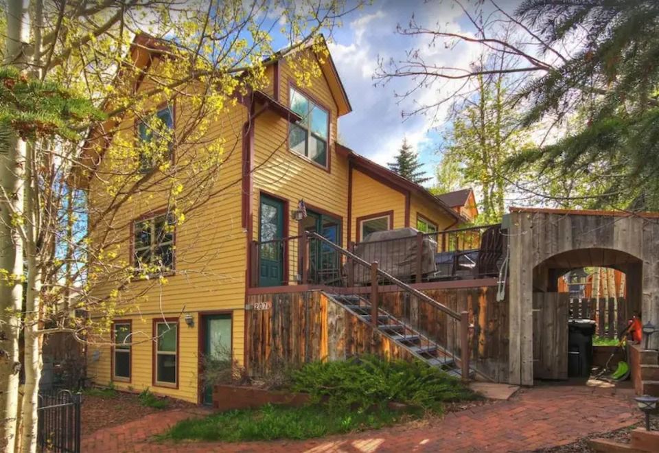 奢华热水浴缸和宽敞生活区-迷人维多利亚休闲屋