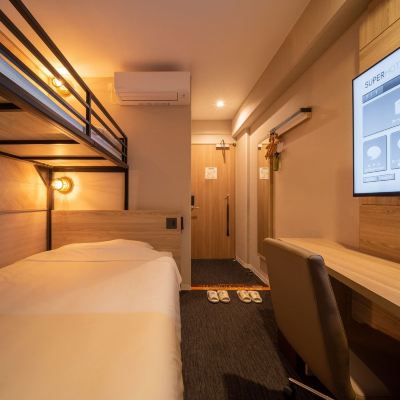 標準ダブルベッドとロフトベッド スーパーホテル鳥取駅前 クーポン