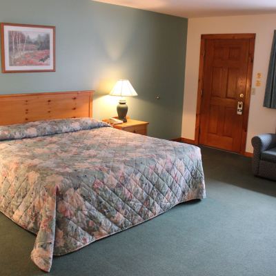 Jacuzzi Room 1 King (Superior) Accessible Nootka Lodge Promo Code