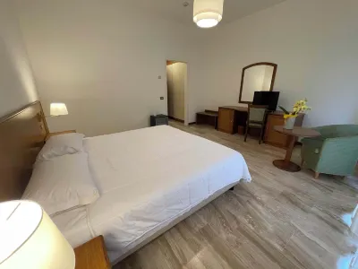 Hotel Clementi Отели в г. 