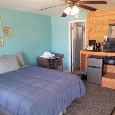 Comfort Single Room, 1 Queen Bed, Ground Floor Two Rivers Inn Promo Code