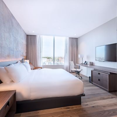 Deluxe King Room The Hotel at Midtown Promo Code