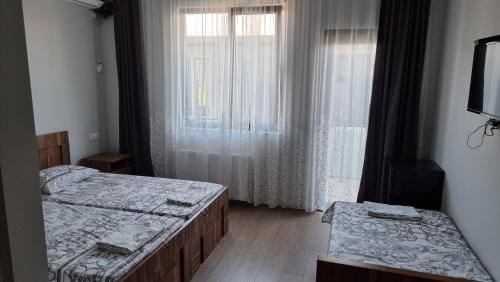 带阳台的三人房