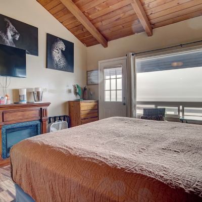 Classic Single Room, 1 Queen Bed, Patio, Oceanfront