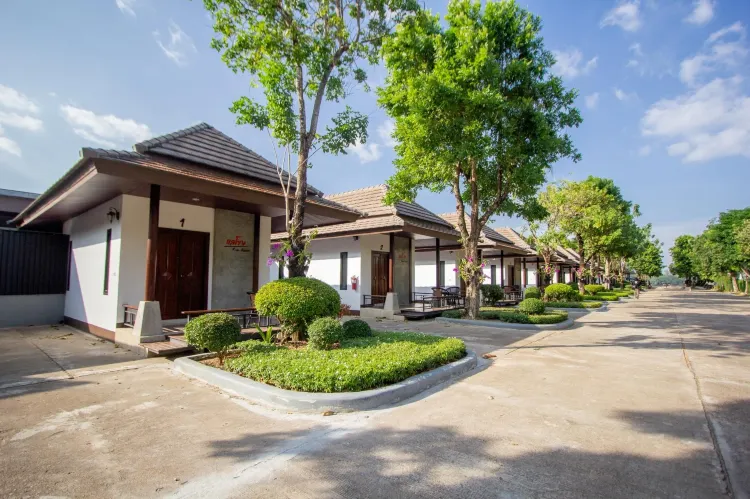 ห้องดีลักซ์ เตียงใหญ่ พร้อมระเบียง