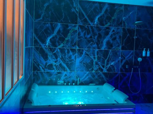 特大床间 - 带spa浴缸