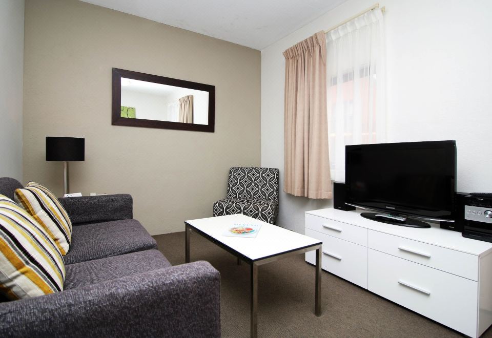 Two Bedrooms Apartment (Queen and Twin)