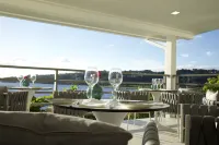 La Vue Boutique Hotel & Beach Club Отели в г. 