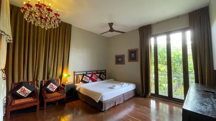 ห้องดีลักซ์เตียงคิงไซส์วิวคลอง