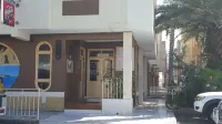 Chez Loutcha Residencial Hôtels à : 